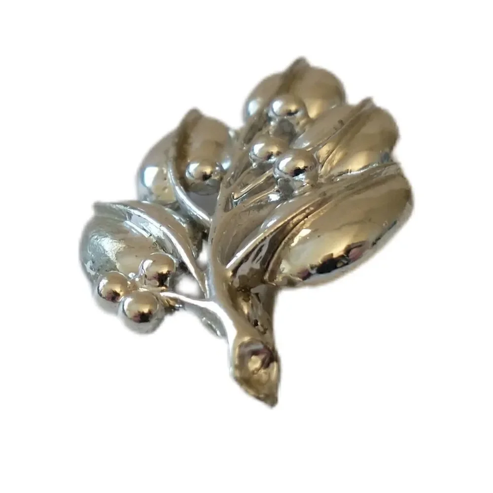 SARAH COVENTRY Berry Leaf Brooch Branch Pin VTG ‎ Silent Spring Silver Tone 1970